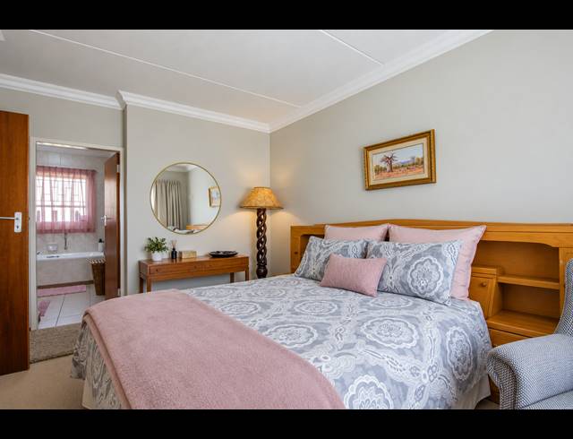 2 BEDROOM TOWNHOUSE FOR SALE IN RIETVALLEIRAND